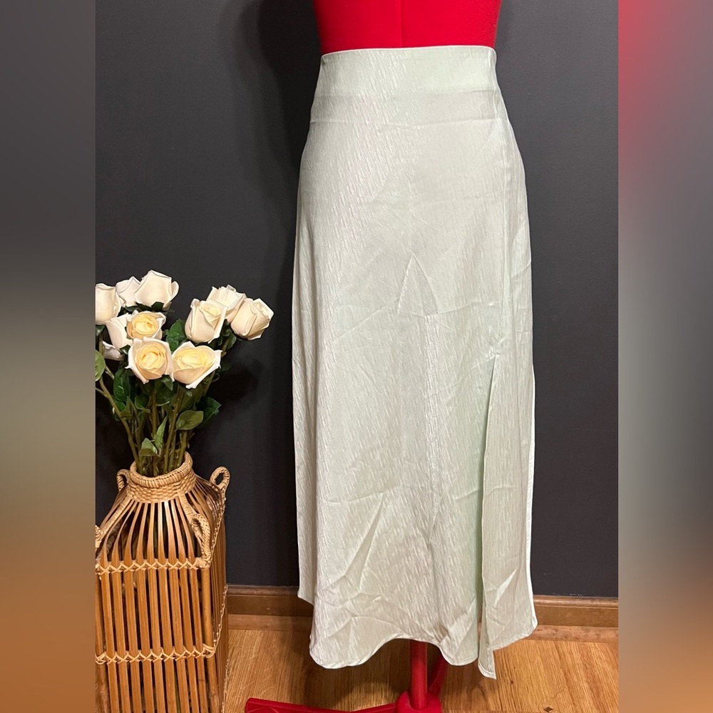 NWT Bling Glamour Luxe Sage Green(mint)Textured Satin Skirt Sz M
